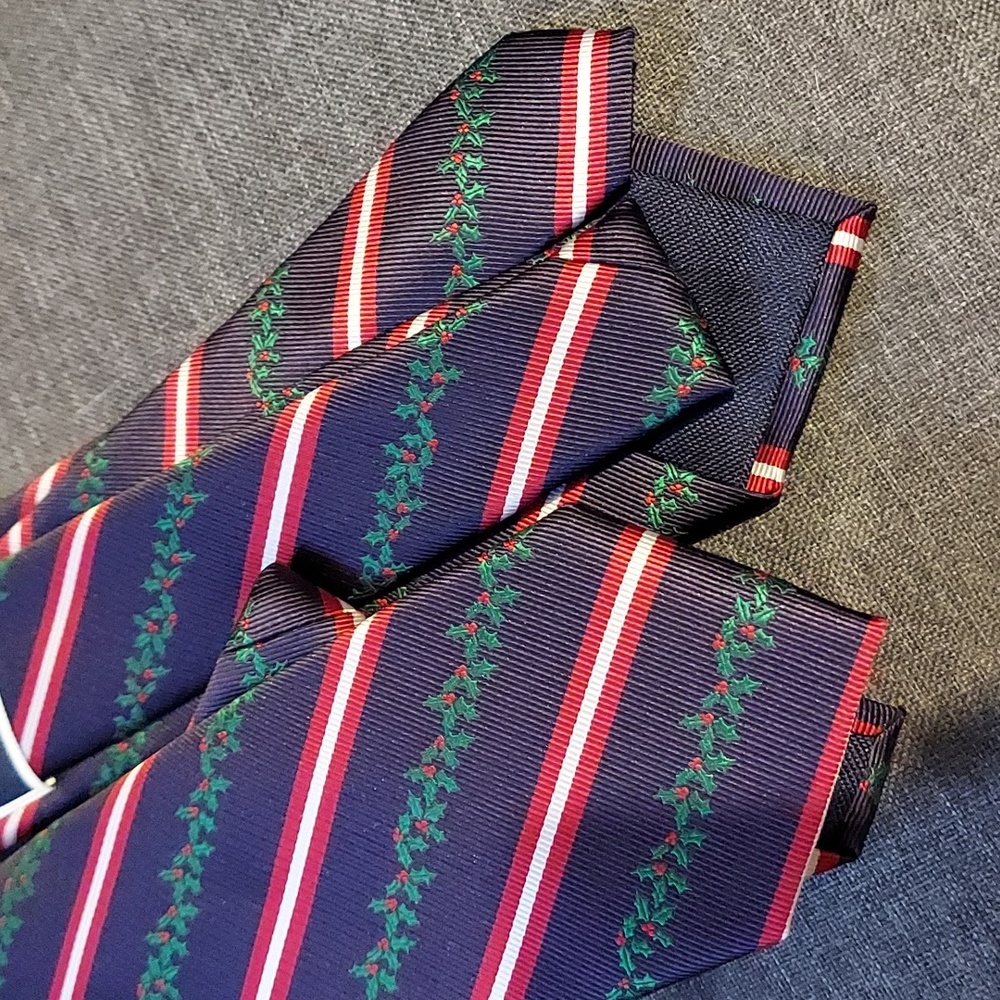 Club Room Men's Holly Stripe Tie. - Picture 4 of 4